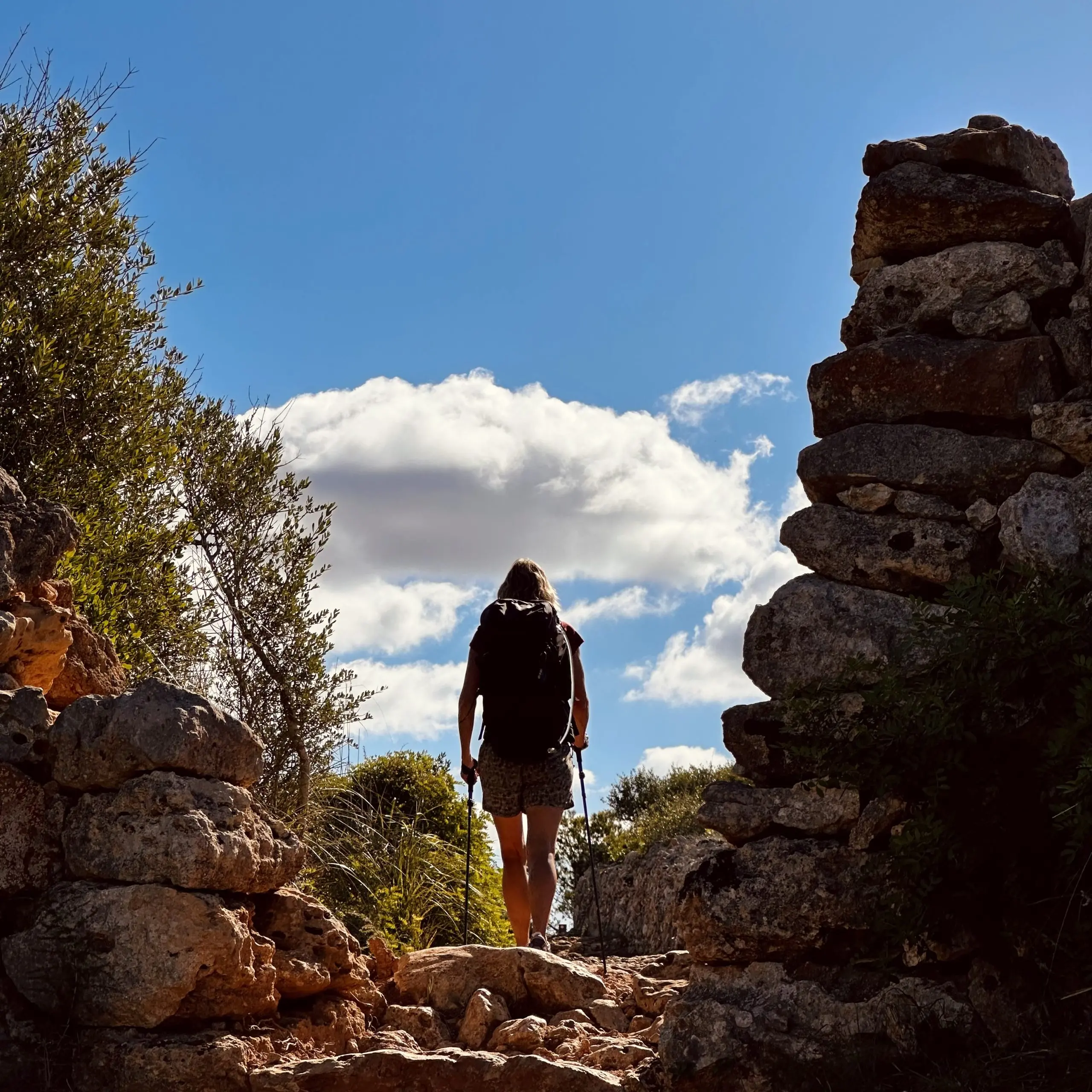 Walking with poles: 10 Important tips | WAW Travel